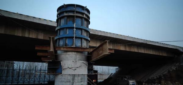 葛洲壩巨單高速-抱箍、系梁模板施工中